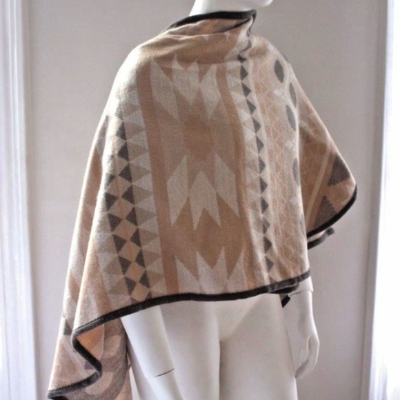OASIS AMAZING AZTEC BEIGE NAVAJO WRAP PONCHO CAPE - Picture 5 of 5